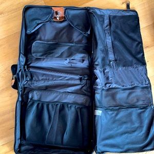 Cabelas hanging garment bag